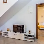 2 Bedroom Stunning In *