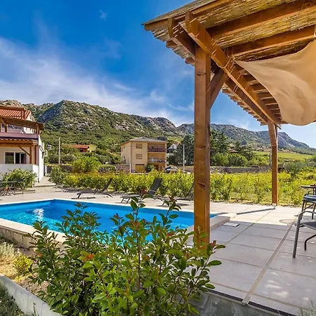 Apartman Cozy In With Swimming Pool Baška