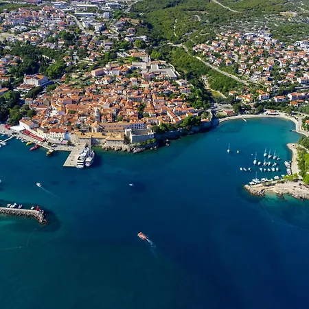 Cozy In With Swimming Pool アパート