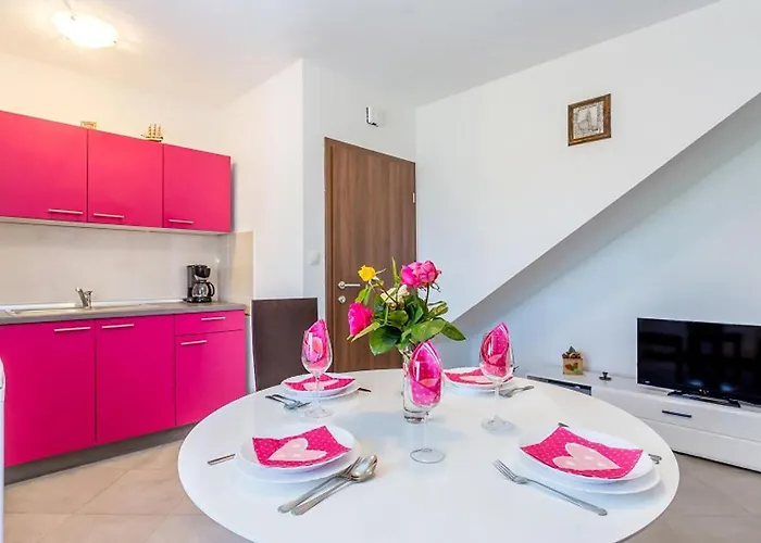 Cozy In With Swimming Pool Apartment Baška