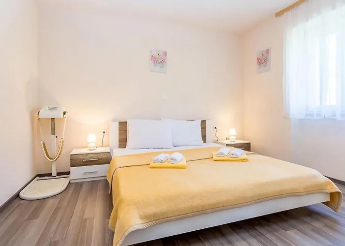 Cozy In With Swimming Pool Apartment