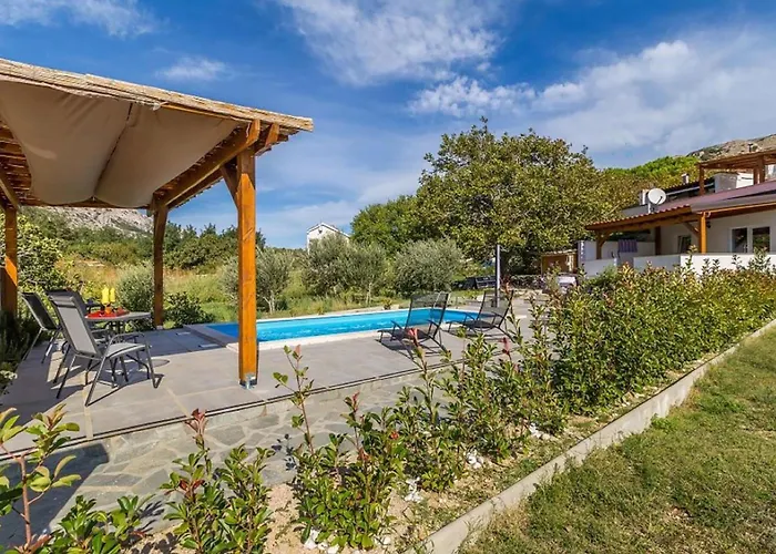 Cozy In With Swimming Pool Apartment Baška
