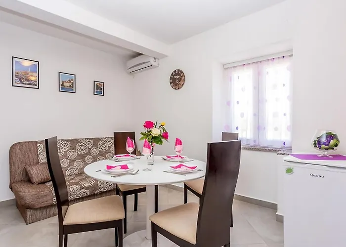 Apartment Cozy In With Swimming Pool Baška