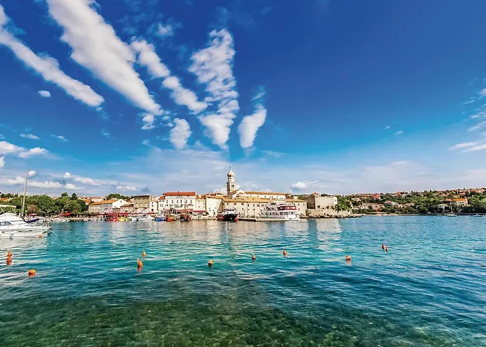 Cozy In With Swimming Pool Apartment Baška