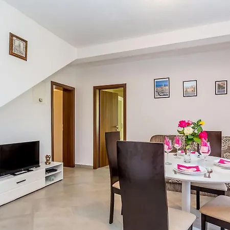 2 Bedroom Stunning In